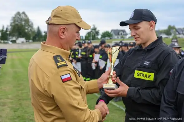 XII Powiatowe Zawody Sportowo-Pożarnicze w Ostrowie: OSP Kozodrza najlepsza w obu grupach