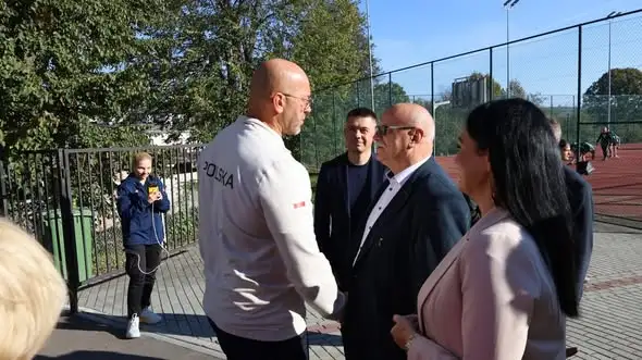 Minister Sportu w Wielopolu Skrzyńskim: 810 500 zł na modernizację Orlika