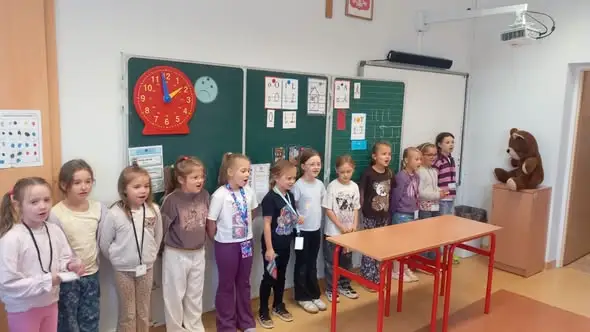 Dzień Chłopca w klasie 1a – radosne święto pasji i wspólnej zabawy