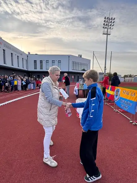 Młodzi piłkarze z OKS 1926 z medalami w Wielkopolskich Czwartkach Lekkoatletycznych