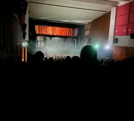 Klasy 4 i 5 z wizytą w teatrze w Strzyżowie – „Chłopcy z Placu Broni” na scenie