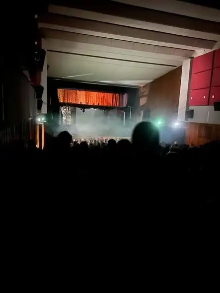 Klasy 4 i 5 z wizytą w teatrze w Strzyżowie – „Chłopcy z Placu Broni” na scenie
