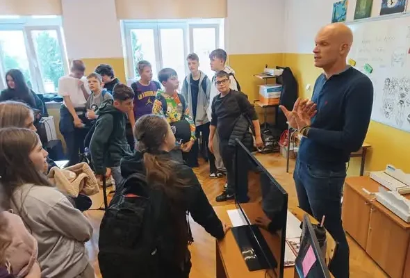 Uczniowie z Sędziszowa zgłębiali tajniki cyberbezpieczeństwa w Ropczycach